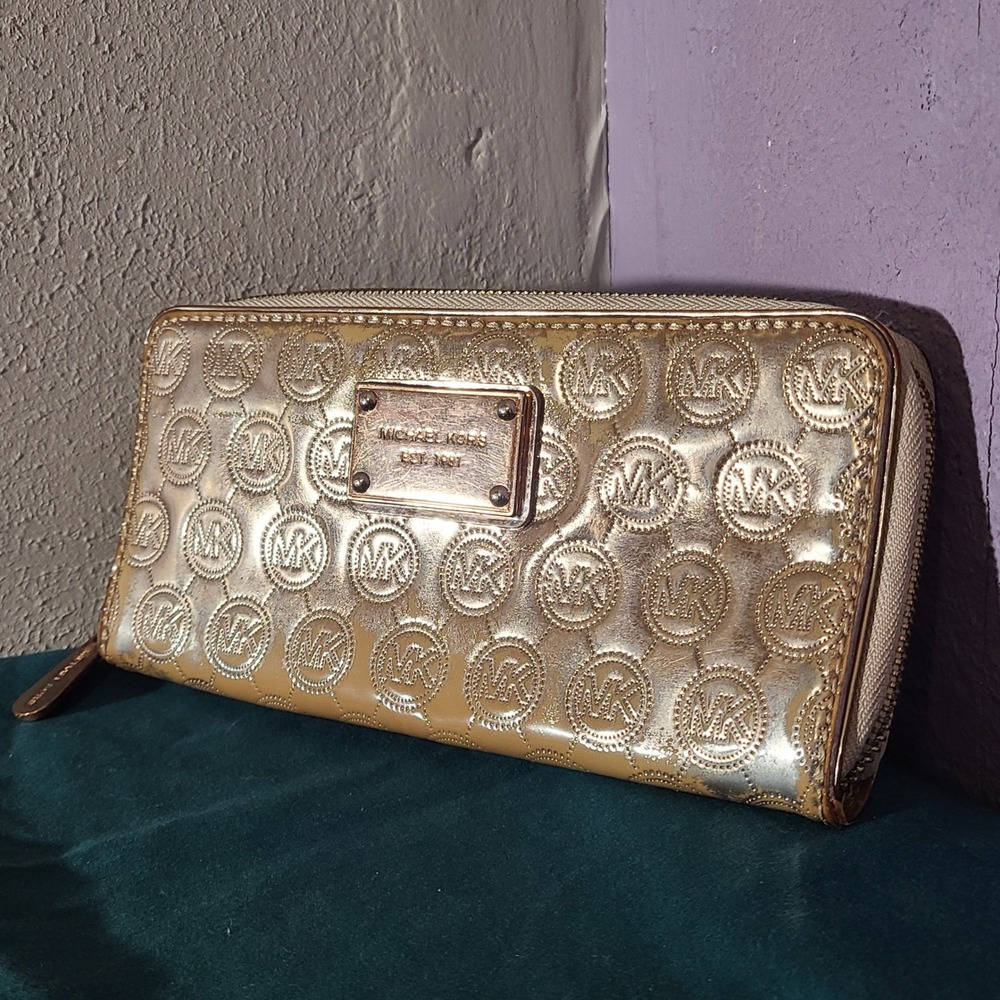 Michael Kors Gold Metallic Patent Leather Jet Set Logo Zip Around Continental L